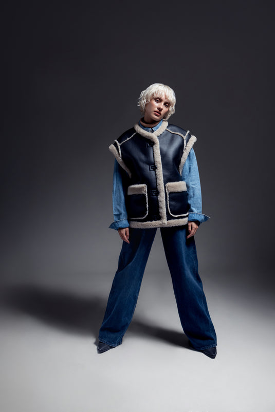 Gilet in Black/Biscuit