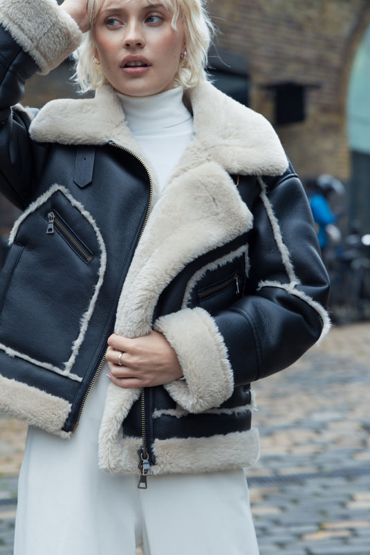 Aviator in Black/Biscuit